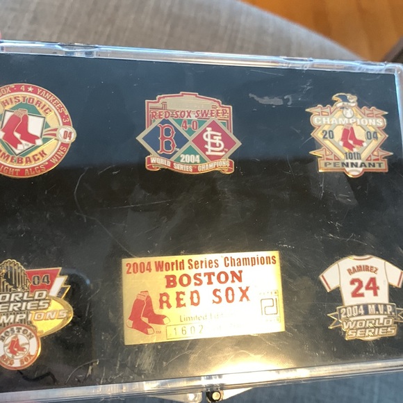Boston Red Sox 2004 World Series Champions Limited Edition pin set - Picture 3 of 5